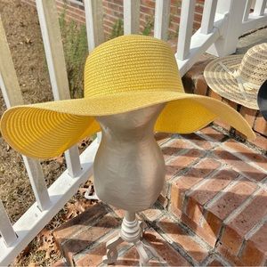 NWOT NEVER WORN GORGEOUS YELLOW WIDE BRIM SUN HAT!
